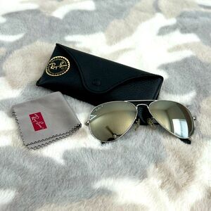 Used Ray Ban Aviator mirror polarized (Gray)